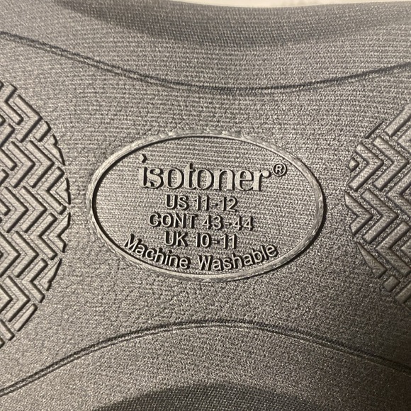 NWT Isotoner Men’s Indoor/Outdoor Memory Foam Slippers - Picture 11 of 15